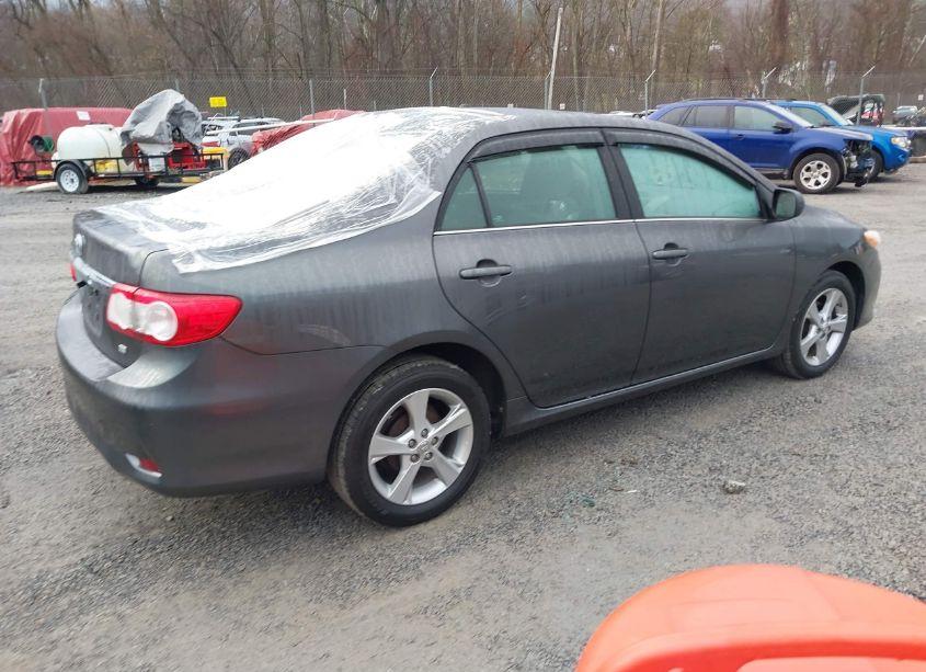 Photo 4 of 2013 Toyota Corolla LE (VIN 2T1BU4EE4DC949779)