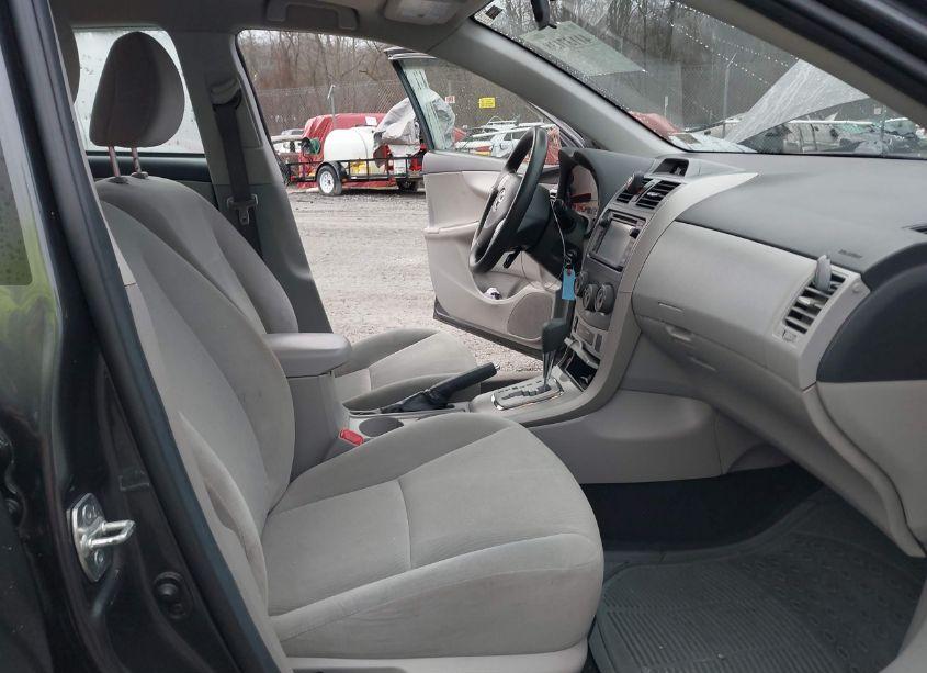 Photo 5 of 2013 Toyota Corolla LE (VIN 2T1BU4EE4DC949779)