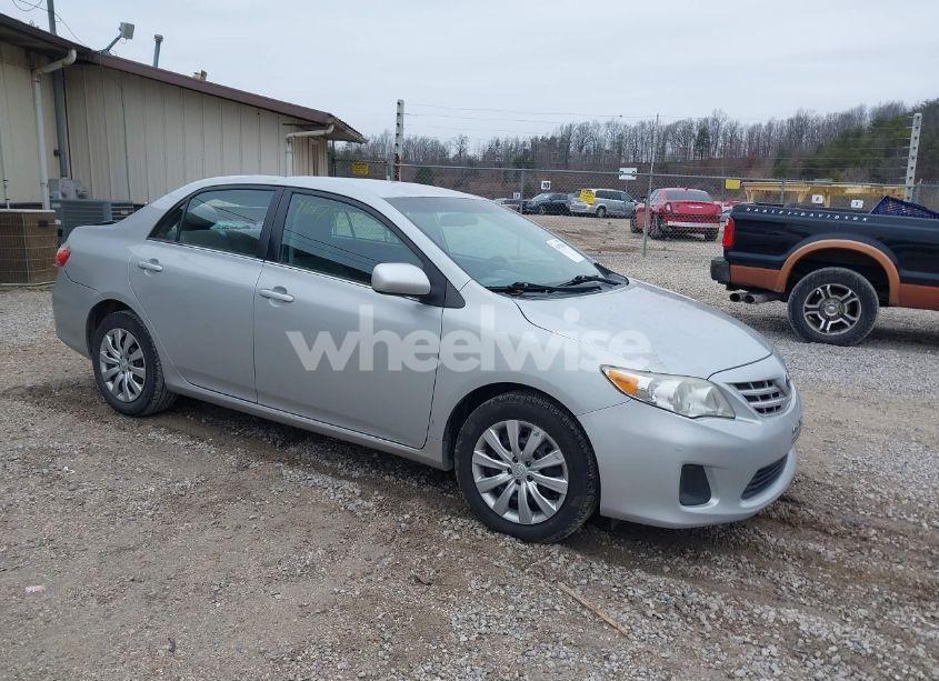 2013 Toyota Corolla LE (VIN 2T1BU4EE4DC968588) main photo