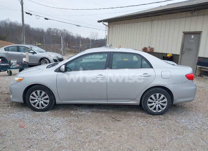 Photo 14 of 2013 Toyota Corolla LE (VIN 2T1BU4EE4DC968588)