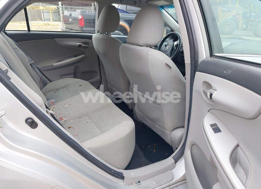 Photo 8 of 2013 Toyota Corolla LE (VIN 2T1BU4EE4DC968588)