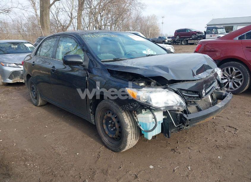 2013 Toyota Corolla LE (VIN 2T1BU4EE4DC987884) main photo