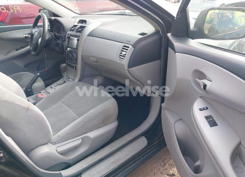 Photo 5 of 2013 Toyota Corolla LE (VIN 2T1BU4EE4DC987884)