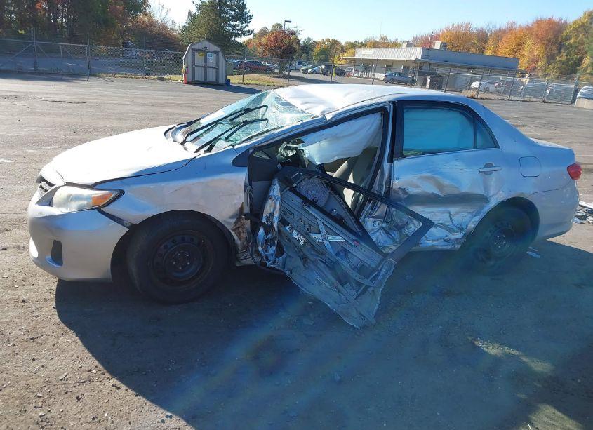 Photo 15 of 2013 Toyota Corolla LE (VIN 2T1BU4EE4DC994866)