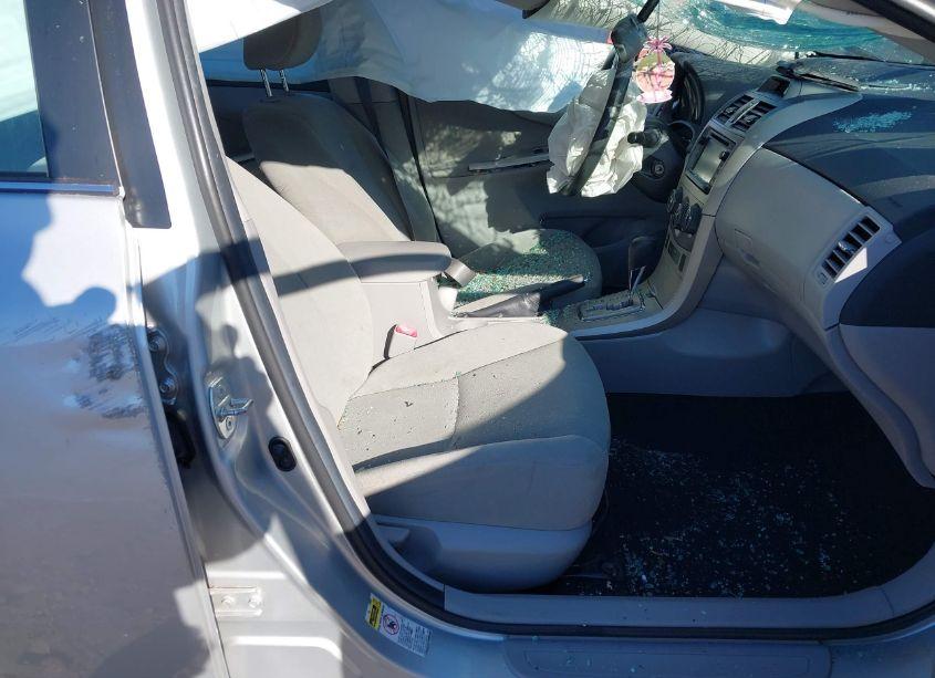 Photo 5 of 2013 Toyota Corolla LE (VIN 2T1BU4EE4DC994866)