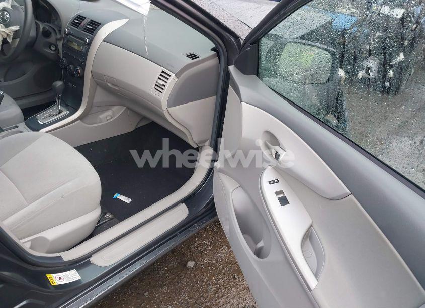 Photo 5 of 2010 Toyota Corolla LE (VIN 2T1BU4EE5AC265092)