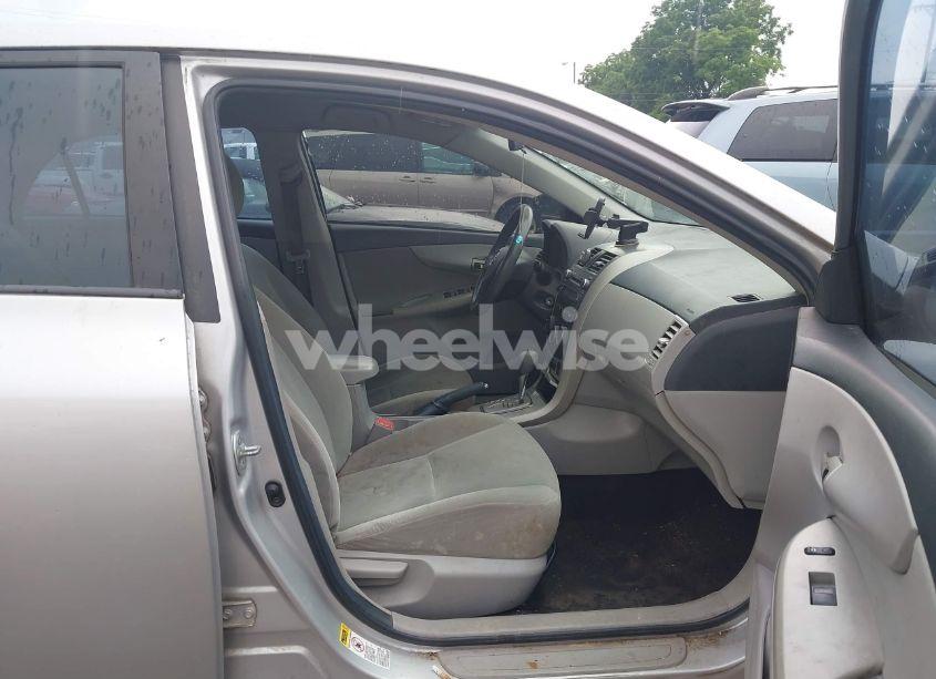 Photo 5 of 2011 Toyota Corolla LE (VIN 2T1BU4EE5BC547878)