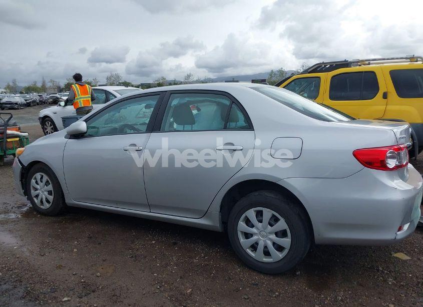 Photo 14 of 2011 Toyota Corolla LE (VIN 2T1BU4EE5BC594215)