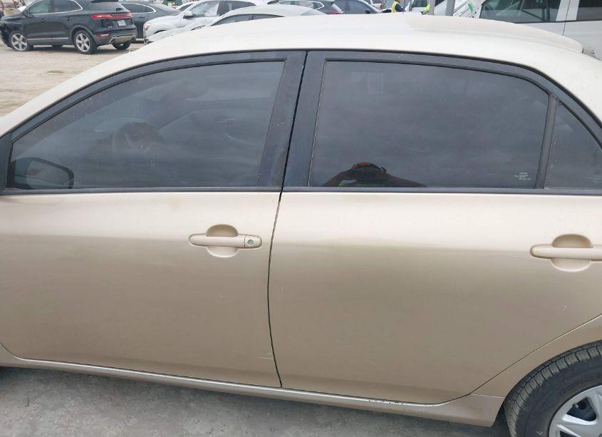 Photo 14 of 2011 Toyota Corolla LE (VIN 2T1BU4EE5BC629500)