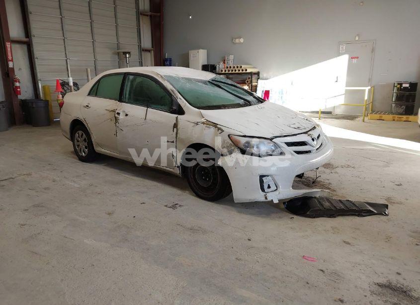 2011 Toyota Corolla LE (VIN 2T1BU4EE5BC679233) main photo