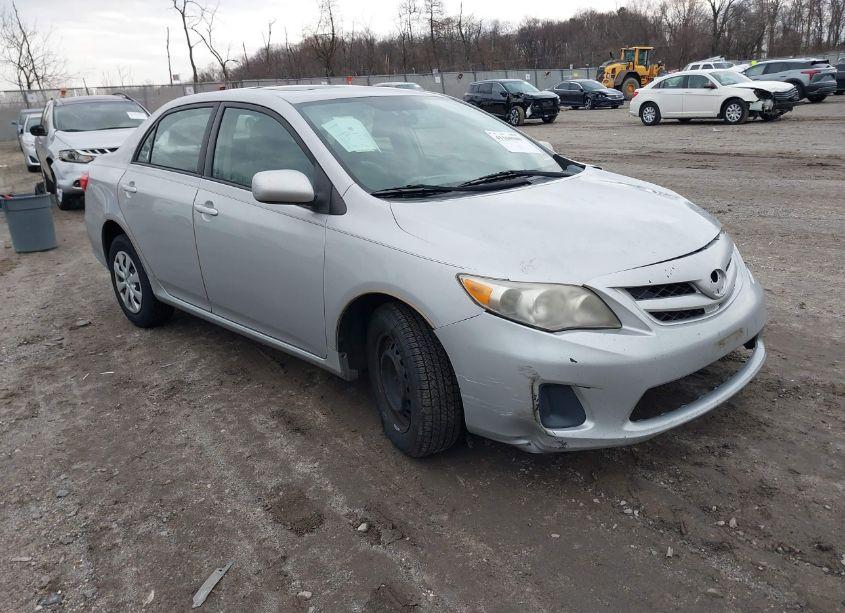 2011 Toyota Corolla LE (VIN 2T1BU4EE5BC687669) main photo