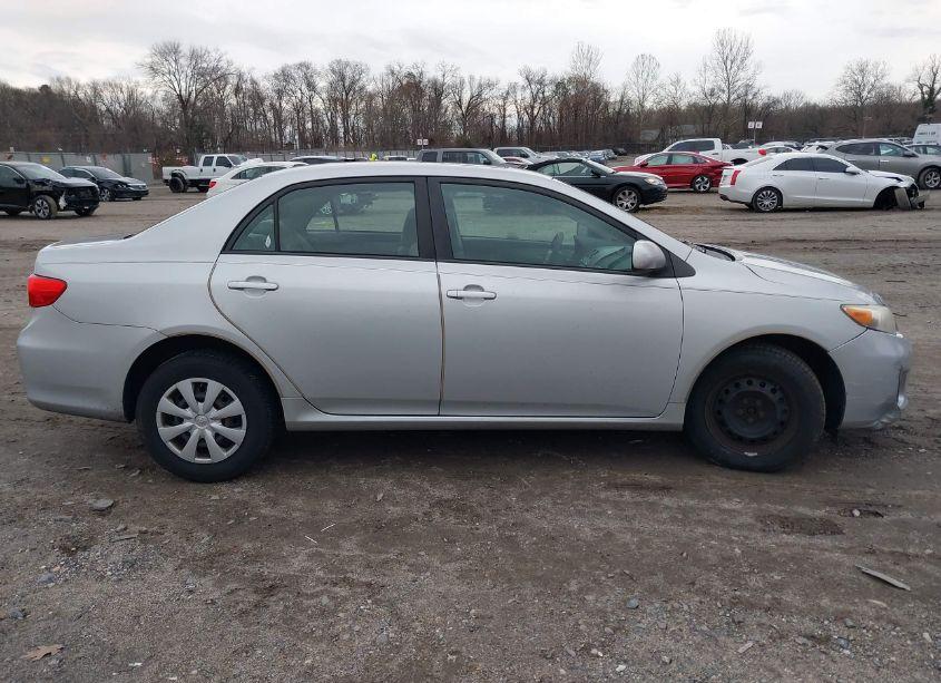 Photo 13 of 2011 Toyota Corolla LE (VIN 2T1BU4EE5BC687669)