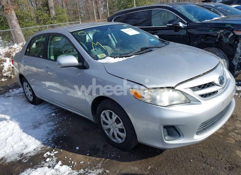 2011 Toyota Corolla LE (VIN 2T1BU4EE5BC690815) main photo