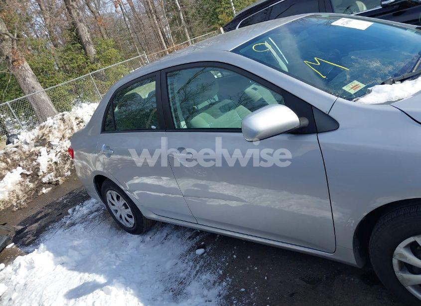 Photo 13 of 2011 Toyota Corolla LE (VIN 2T1BU4EE5BC690815)