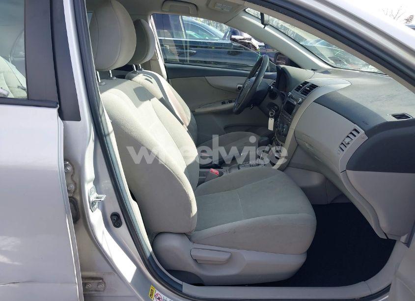 Photo 5 of 2011 Toyota Corolla LE (VIN 2T1BU4EE5BC690815)