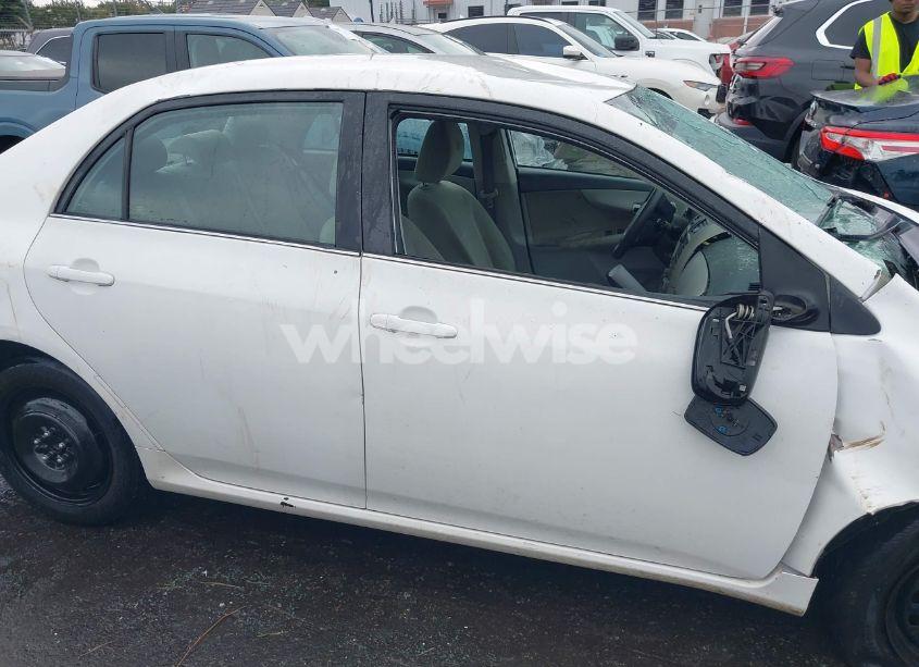 Photo 13 of 2012 Toyota Corolla LE (VIN 2T1BU4EE5CC781133)