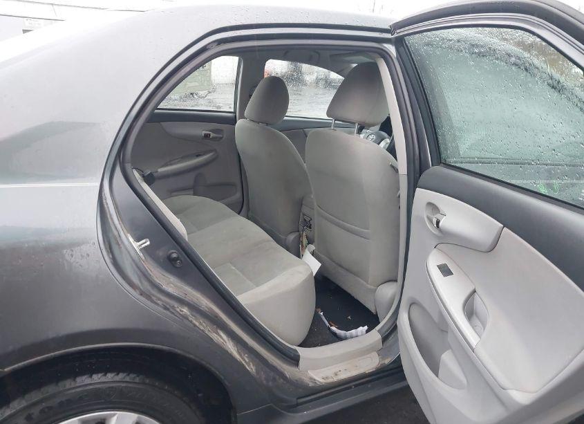 Photo 8 of 2012 Toyota Corolla LE (VIN 2T1BU4EE5CC913565)