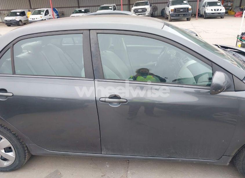 Photo 13 of 2012 Toyota Corolla LE (VIN 2T1BU4EE5CC917051)