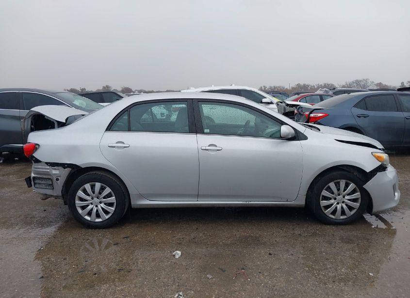 Photo 14 of 2013 Toyota Corolla LE (VIN 2T1BU4EE5DC037355)