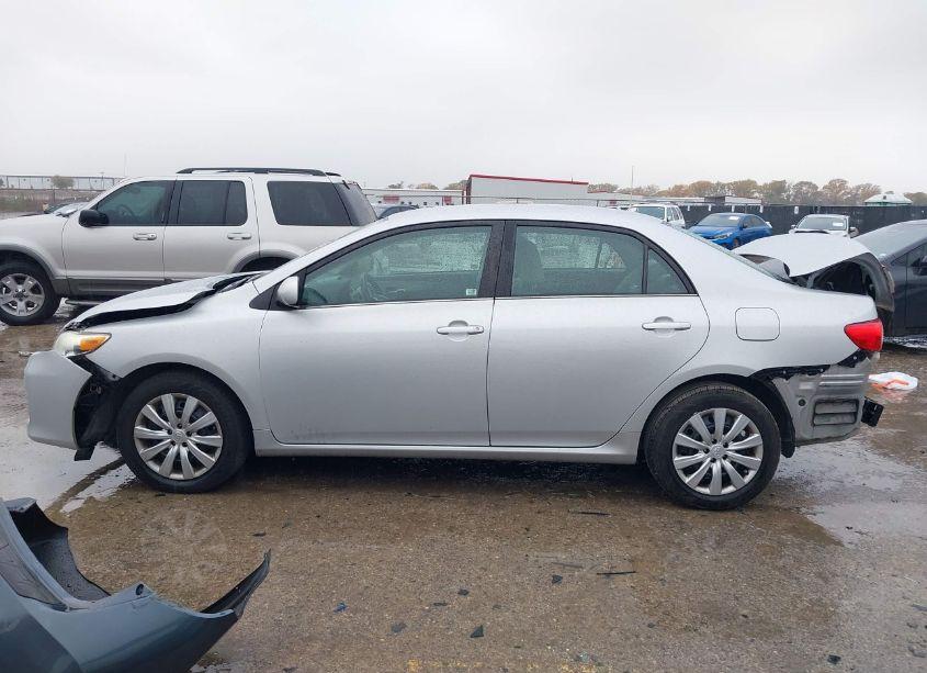 Photo 15 of 2013 Toyota Corolla LE (VIN 2T1BU4EE5DC037355)