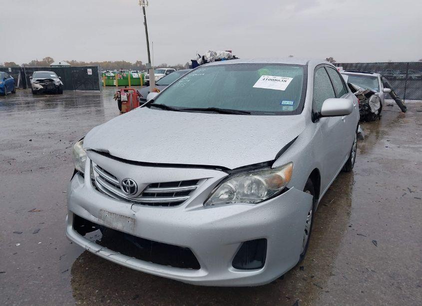 Photo 2 of 2013 Toyota Corolla LE (VIN 2T1BU4EE5DC037355)