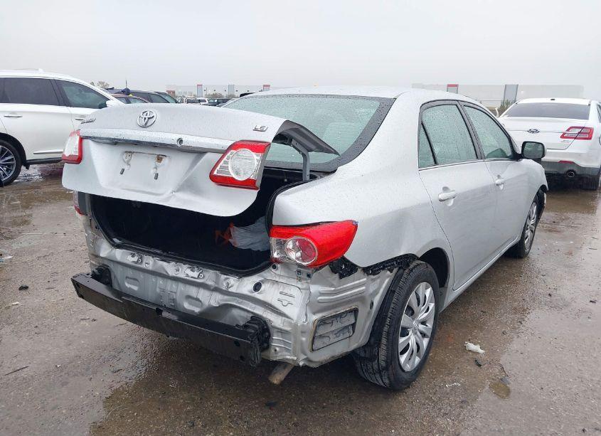 Photo 4 of 2013 Toyota Corolla LE (VIN 2T1BU4EE5DC037355)