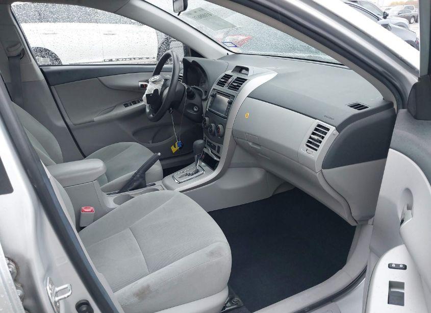 Photo 5 of 2013 Toyota Corolla LE (VIN 2T1BU4EE5DC037355)