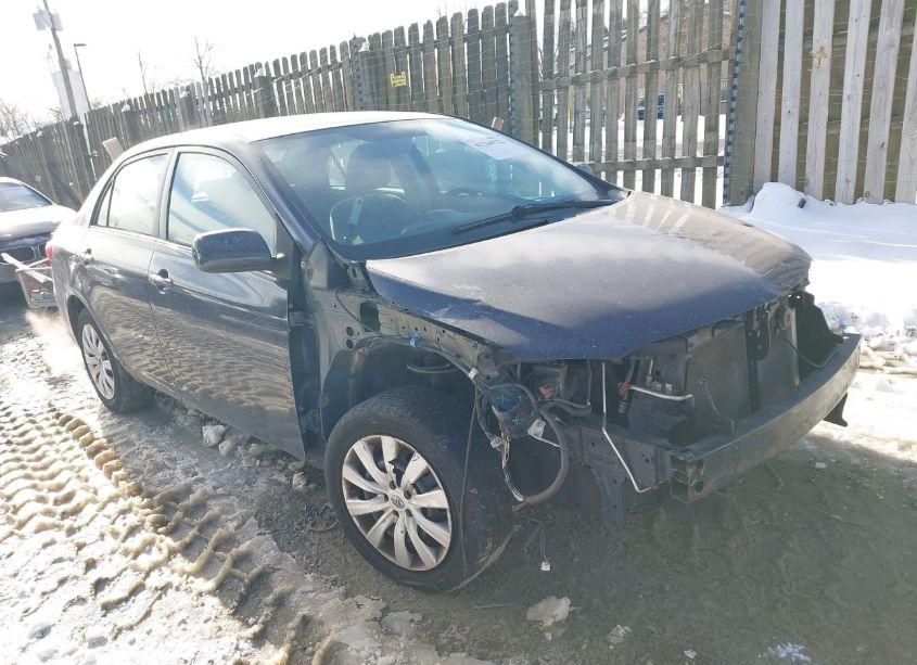 2013 Toyota Corolla LE (VIN 2T1BU4EE5DC063289) main photo