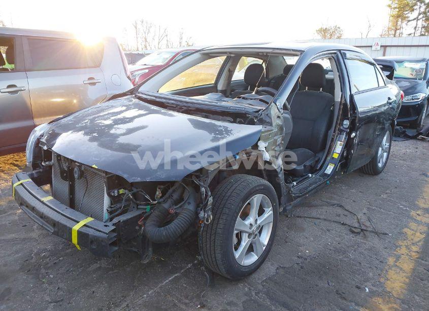 Photo 2 of 2013 Toyota Corolla S (VIN 2T1BU4EE5DC073451)