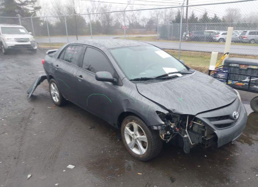 2013 Toyota Corolla S (VIN 2T1BU4EE5DC111275) main photo