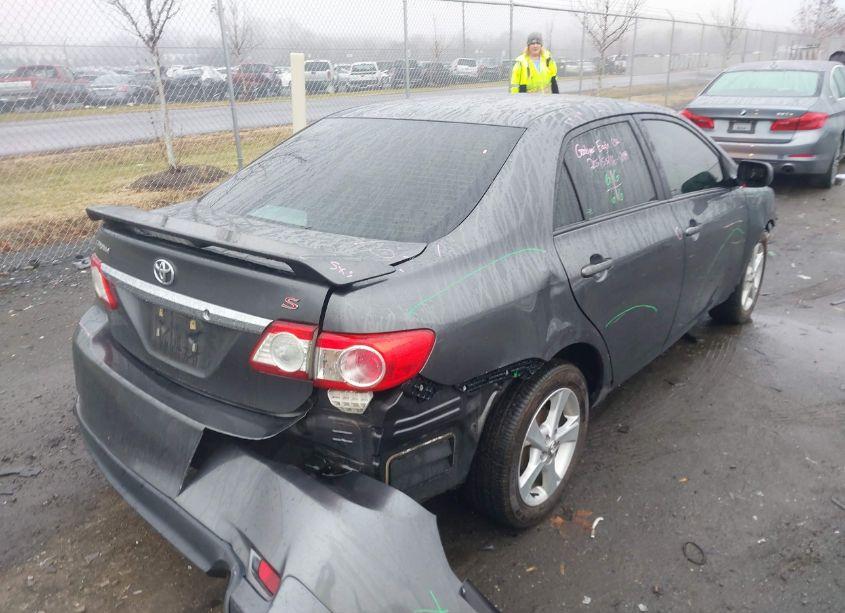 Photo 4 of 2013 Toyota Corolla S (VIN 2T1BU4EE5DC111275)