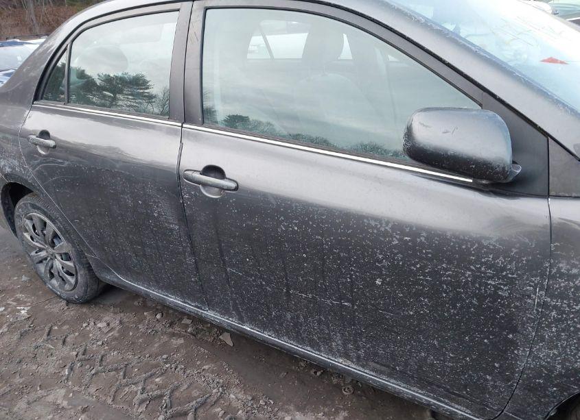 Photo 13 of 2013 Toyota Corolla LE (VIN 2T1BU4EE5DC128075)