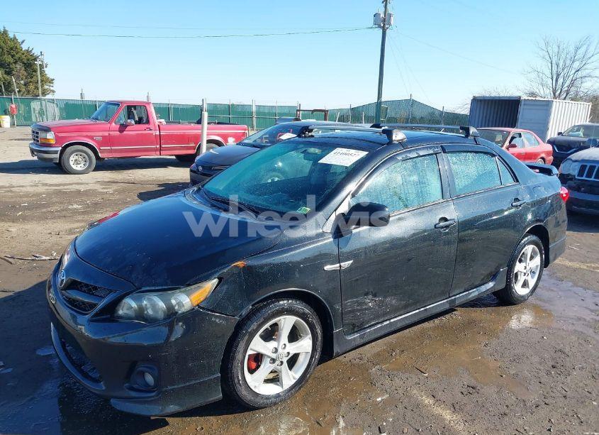 Photo 2 of 2013 Toyota Corolla S (VIN 2T1BU4EE5DC943523)