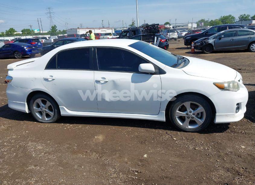 Photo 13 of 2013 Toyota Corolla S (VIN 2T1BU4EE5DC952447)