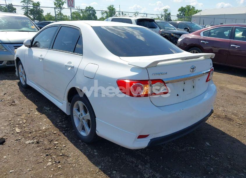 Photo 3 of 2013 Toyota Corolla S (VIN 2T1BU4EE5DC952447)