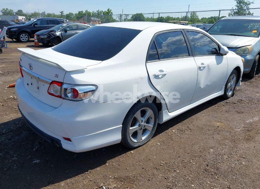 Photo 4 of 2013 Toyota Corolla S (VIN 2T1BU4EE5DC952447)