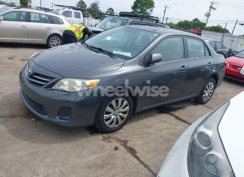 Photo 2 of 2013 Toyota Corolla LE (VIN 2T1BU4EE5DC957261)