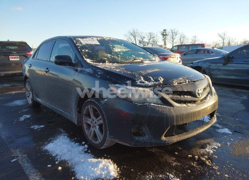 2013 Toyota Corolla S (VIN 2T1BU4EE5DC959494) main photo