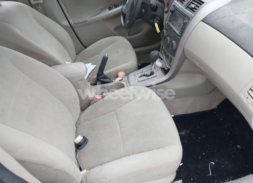 Photo 5 of 2013 Toyota Corolla LE (VIN 2T1BU4EE5DC959835)