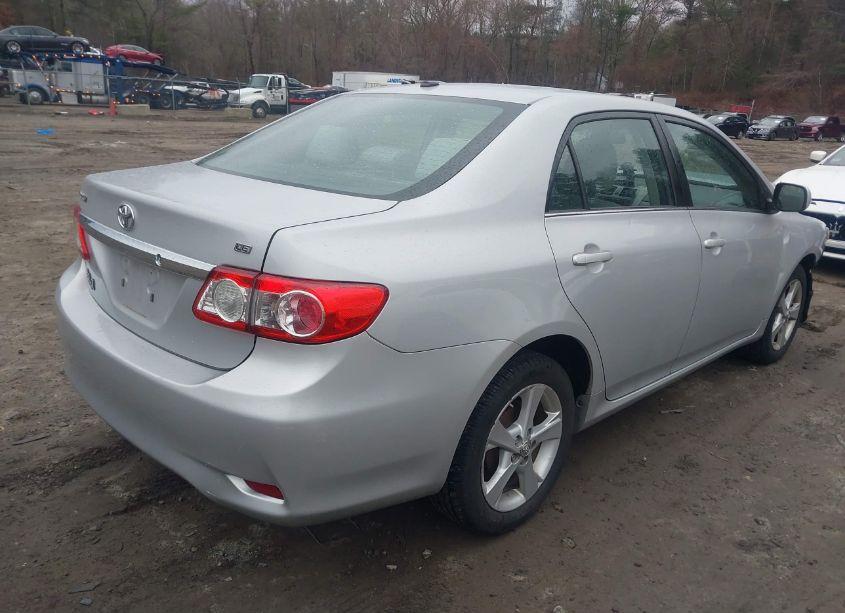 Photo 4 of 2013 Toyota Corolla LE (VIN 2T1BU4EE5DC964842)