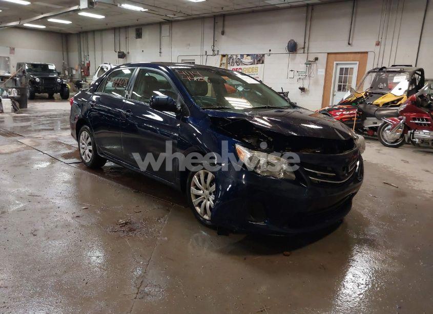 2013 Toyota Corolla LE (VIN 2T1BU4EE5DC992401) main photo