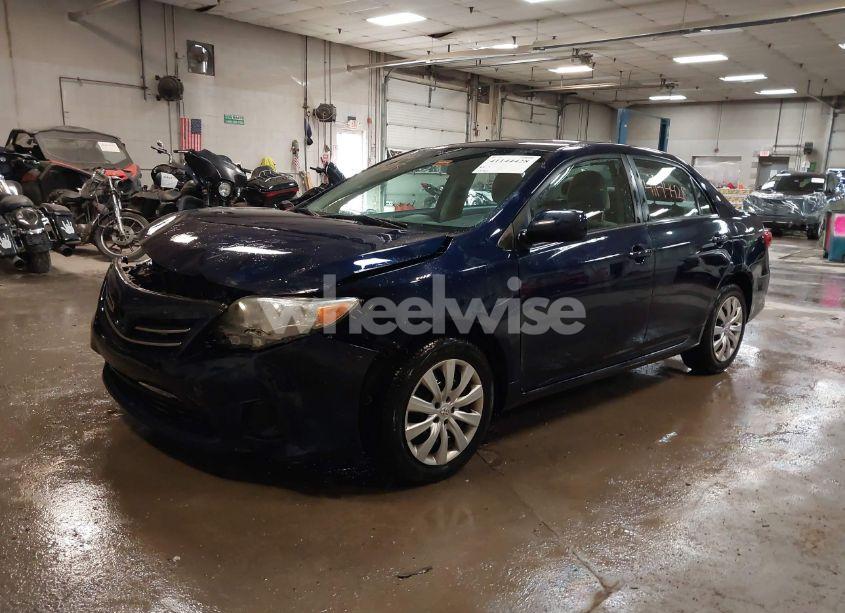 Photo 2 of 2013 Toyota Corolla LE (VIN 2T1BU4EE5DC992401)