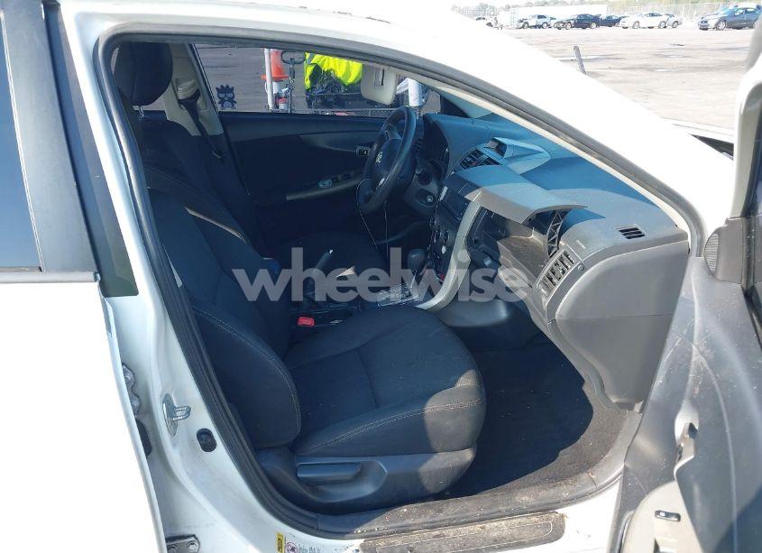 Photo 5 of 2013 Toyota Corolla S (VIN 2T1BU4EE5DC993970)