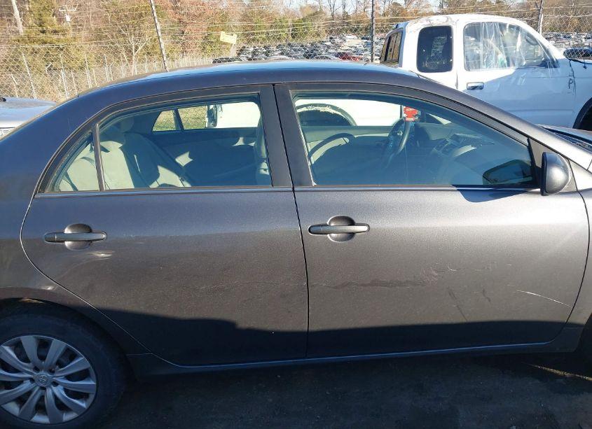 Photo 13 of 2013 Toyota Corolla LE (VIN 2T1BU4EE5DC994259)