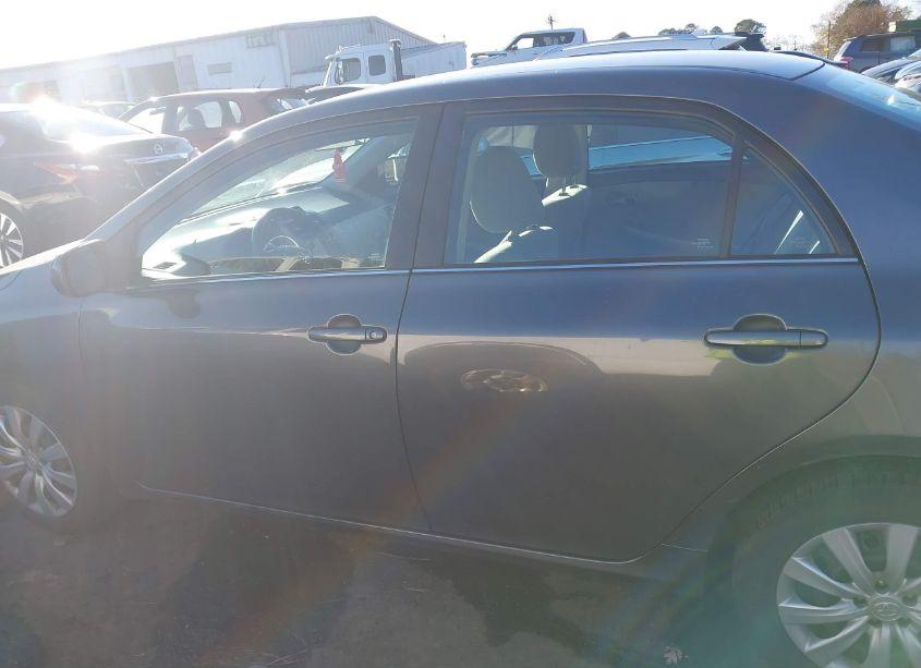 Photo 14 of 2013 Toyota Corolla LE (VIN 2T1BU4EE5DC994259)