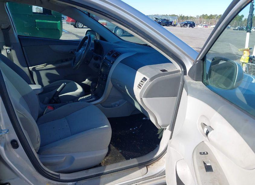 Photo 5 of 2010 Toyota Corolla LE (VIN 2T1BU4EE6AC499595)