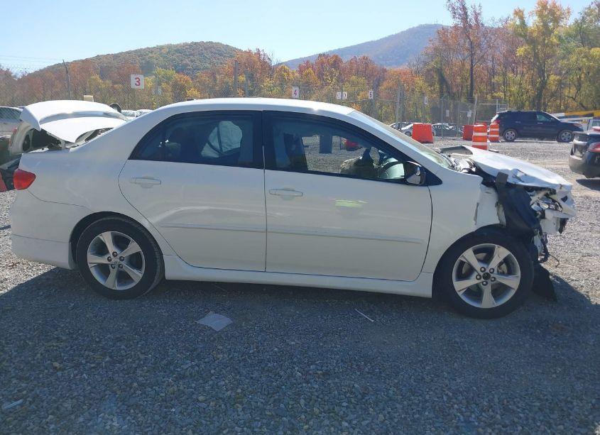 Photo 13 of 2011 Toyota Corolla S (VIN 2T1BU4EE6BC620787)