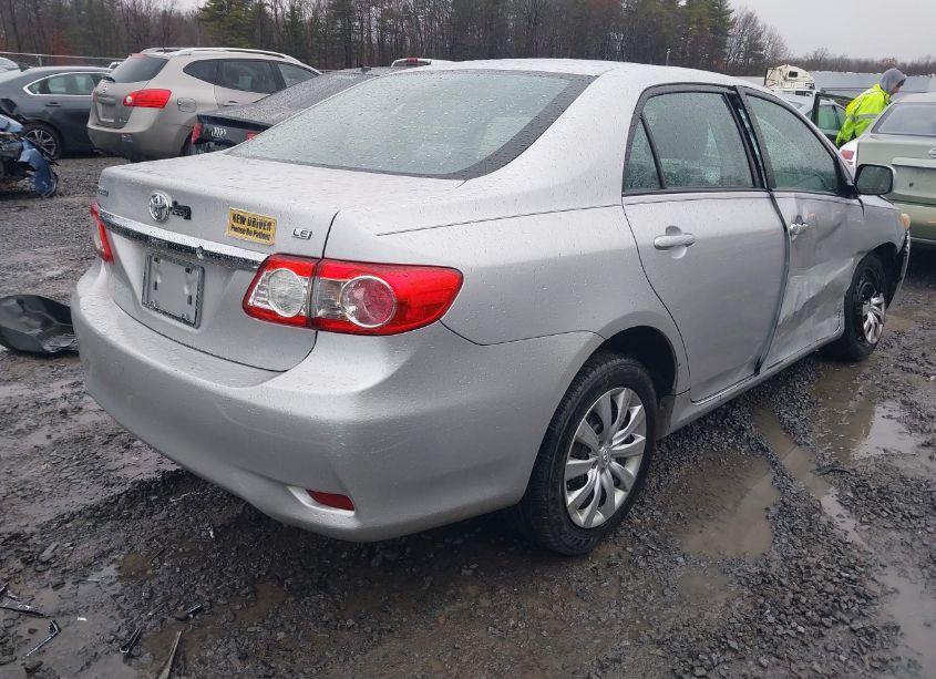 Photo 4 of 2012 Toyota Corolla LE (VIN 2T1BU4EE6CC826967)