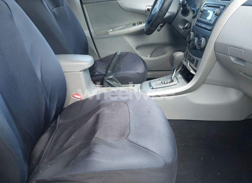 Photo 5 of 2012 Toyota Corolla LE (VIN 2T1BU4EE6CC837564)