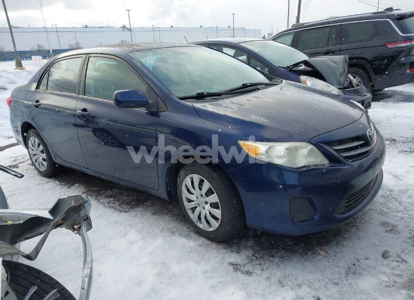 2013 Toyota Corolla LE (VIN 2T1BU4EE6DC001898) main photo